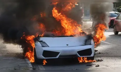 Lamborghini avaliada em R$ 1 milhão é destruída por incêndio; assista