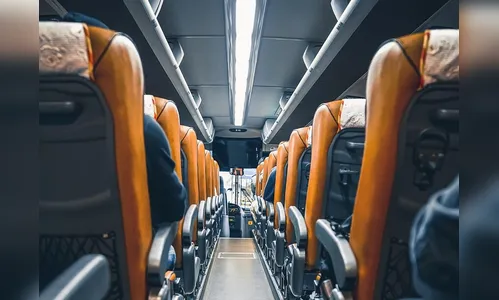 Motorista de ônibus chama PM após casal perturbar viagem em Apucarana