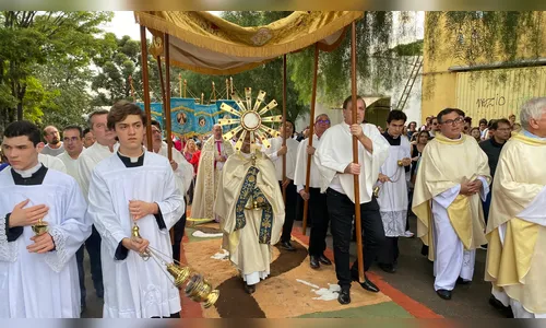 Celebração de Corpus Christi em Apucarana reúne multidão