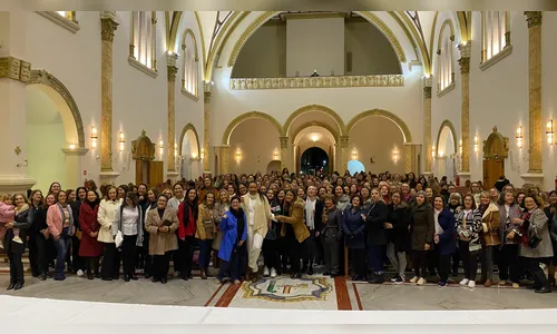 Alessandra Santtos faz pregação com as Mães Intercessoras em Apucarana