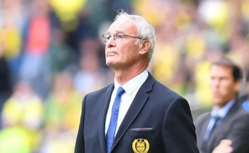 Claudio Ranieri recusou o convite para assumir a seleção italiana; técnico seguirá seu trabalho na Roma