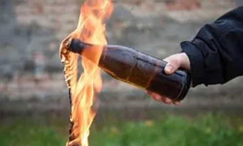 Homem ameaça companheira com coquetéis molotov em salão de beleza