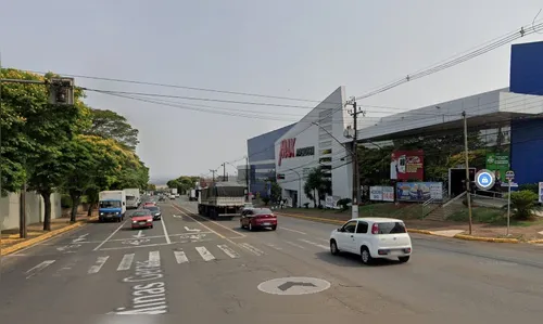 Quiosque de sorvete é revirado por ladrão em supermercado de Apucarana