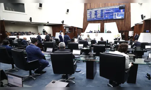 Deputados aprovam reajuste para professores da rede estadual no PR