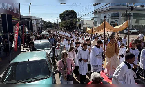 Católicos se reúnem para celebrar o Corpus Christi em Ivaiporã