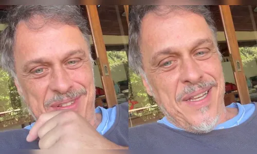 Guilherme Fontes mostra seu dedo após ser picado por Jararaca