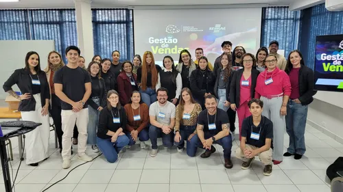 Elio Pinto, deu as boas-vindas aos inscritos, destacando a importância de compreender todo o processo que envolve uma venda