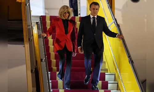 Emmanuel Macron e Brigitte Macron possuem 24 anos de diferença de idade e uma história de amor inusitada