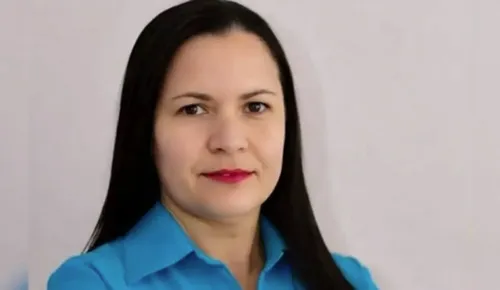 Encontrada pelos trabalhadores da região, Elisane estava caída ao lado de uma caminhonete Fiat Strada branca, em uma estrada da localidade de Rincão dos Machado.