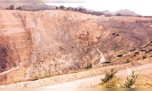 Estudo aponta que 99,9% do ouro está no centro da Terra e metal está 