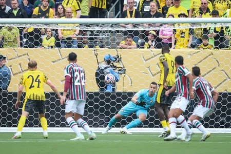 Fluminense pressiona Borussia Dortmund na estreia do Mundial, mas esbarra na grande atuação do goleiro Kobel
