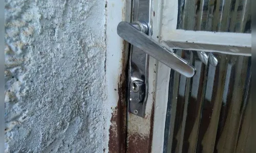 Morador sai de casa em Ivaiporã e encontra porta arrombada ao voltar