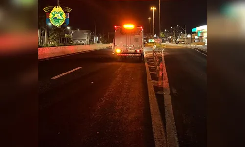 Homem morre atropelado por dois carros na PR-445 em Cambé