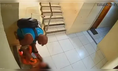 Homem fica de tocaia em prédio e espanca ex-mulher brutalmente