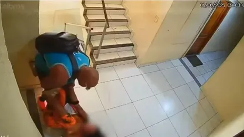Imagens das câmeras de segurança mostram homem agredindo brutalmente a vítima