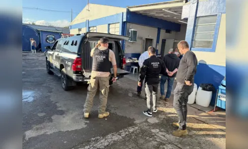 Irmãos são presos suspeitos de drogarem bebida de jovem e abusá-la