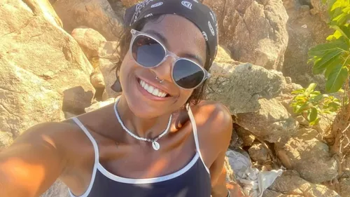 Juliana Marins, de 26 anos, fazia uma trilha no Monte Rinjani, quando caiu da borda da cratera de um vulcão