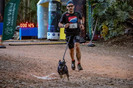 “Luisa, igual seus amigos, estava super ansiosa, mas quando largamos ela correu direitinho e super focada", afirmou o atleta