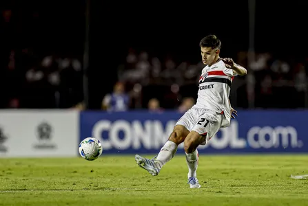 Meio-campista paraguaio Damián Bobadilla