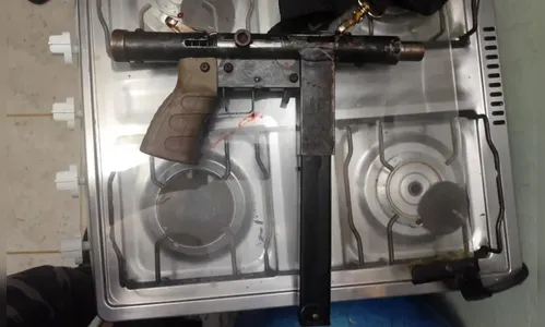 Adolescente com metralhadora caseira e morre em confronto no Paraná