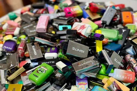 Milhares de cigarros eletrônicos apreendidos em escolas do Paraná