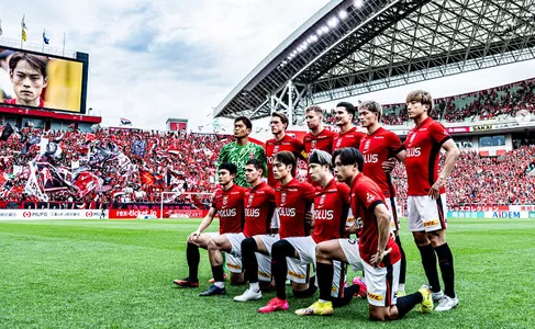 Monterrey enfrenta o Urawa Reds no Rose Bowl buscando vaga nas oitavas; japoneses se despedem do Mundial