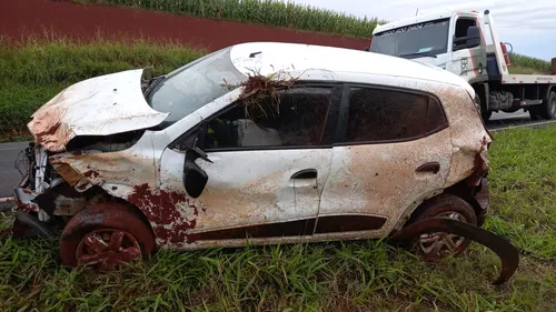 Motorista fica ferido após capotamento na PR-986 em Rolândia