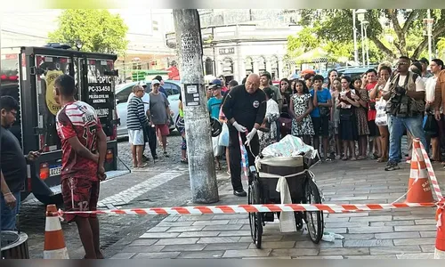 Neto é preso ao andar com avô morto em cadeira de rodas; vídeo