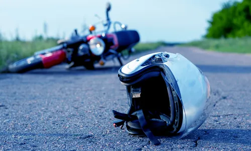 O casal que estava na motocicleta foi atendido pelo SAMU