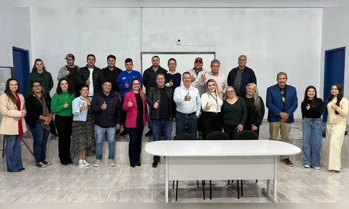 Deputado Dr. Leônidas visita Jardim Alegre e garante nova ambulância