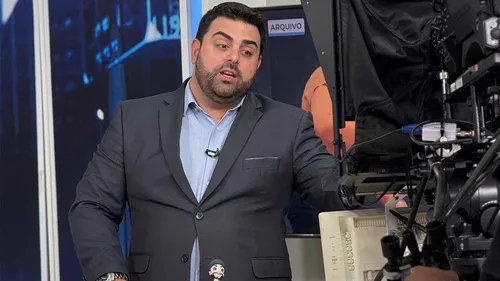 O que parecia improvável se confirmou nesta noite: Macedão está oficialmente de volta ao comando do Tribuna da Massa em Londrina", destacou o apresentador nas redes sociais