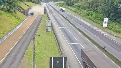 O registro foi no km 36 da rodovia, no sentido litoral