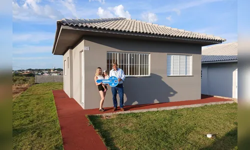 Quase 50 famílias recebem casas com apoio do governo no Paraná