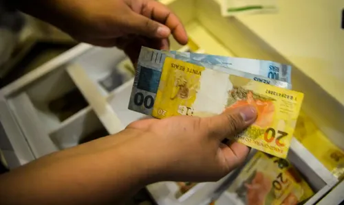 O valor mínimo corresponde a R$ 600