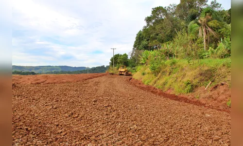 Faxinal leva operação de manutenção para estradas rurais