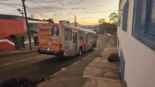 Ônibus se envolveu em acidente nesta manhã de quarta-feira