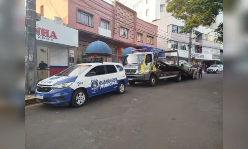 GCM apreende veículo com cerca de R$ 20 mil em débitos na Praça do Redondo