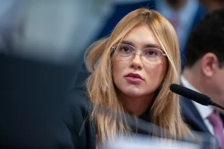 Poderá haver a determinação do bloqueio e penhora de bens