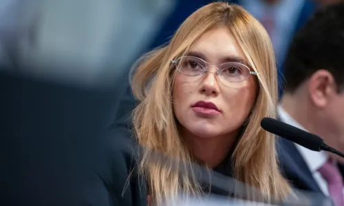 Poderá haver a determinação do bloqueio e penhora de bens