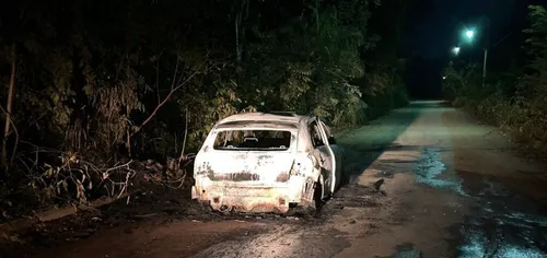 Polícia investiga se o veículo teria sido usado pelos criminosos