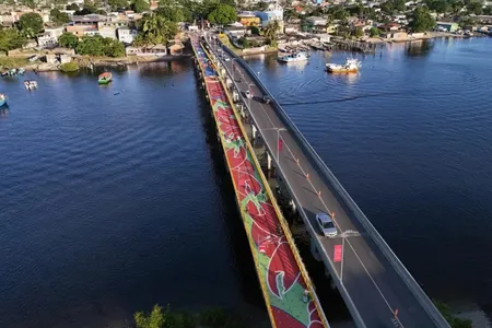 Ponte cheia de cores vira ponto turístico e encanta visitantes no PR