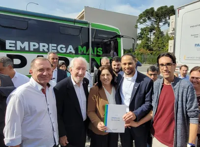 Prefeita Ana Lúcia participa de entrega estadual de equipamentos