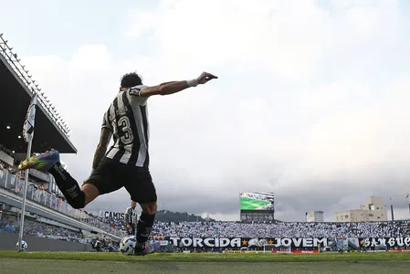 Renato Paiva lidera o Botafogo em busca de mais uma vitória diante do Ceará nesta quarta-feira