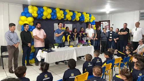 Rodolfo durante entrega de uniformes