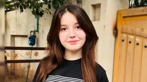 Sana Yousaf ficou conhecida por publicar vídeos de dublagem e dicas de beleza