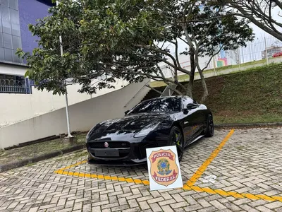 Seis carros, sendo alguns de luxo, foram apreendidos