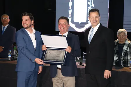 Sérgio Onofre durante homenagem