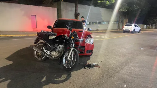 Socorristas da CCR informaram que o motociclista será encaminhado ao Hospital da Providência devido às lesões que sofreu durante o impacto.