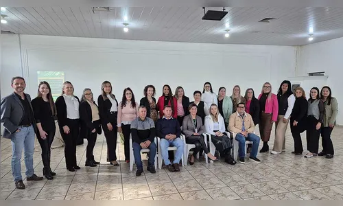 Eleitos, diretores da rede de ensino tomam posse em Ivaiporã