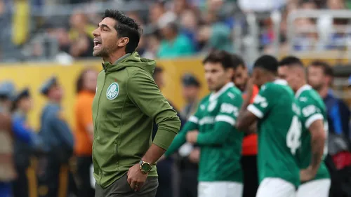 Técnico Abel Ferreira, do Palmeiras, em jogo contra a equipe do FC Porto,